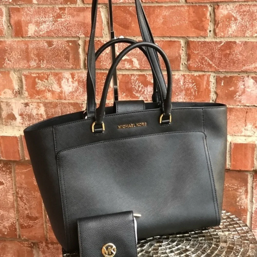 Michael kors Double handle large tote+ wallet set